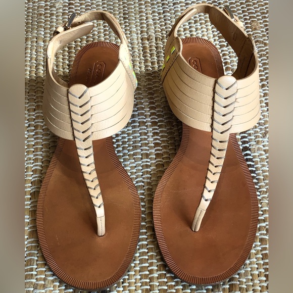 NIB COACH s7.5 thong sandals Gorgeous soft leather Rare find! Neon grn trim - Picture 1 of 9